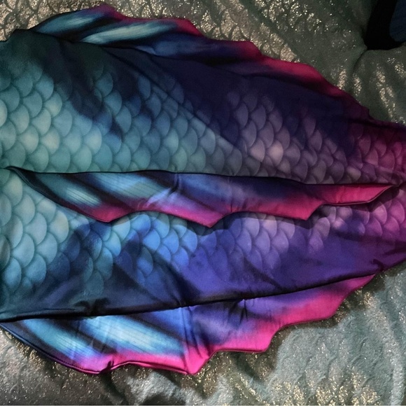 Instant Mermaid, Just Add Water - Picture 3 of 9